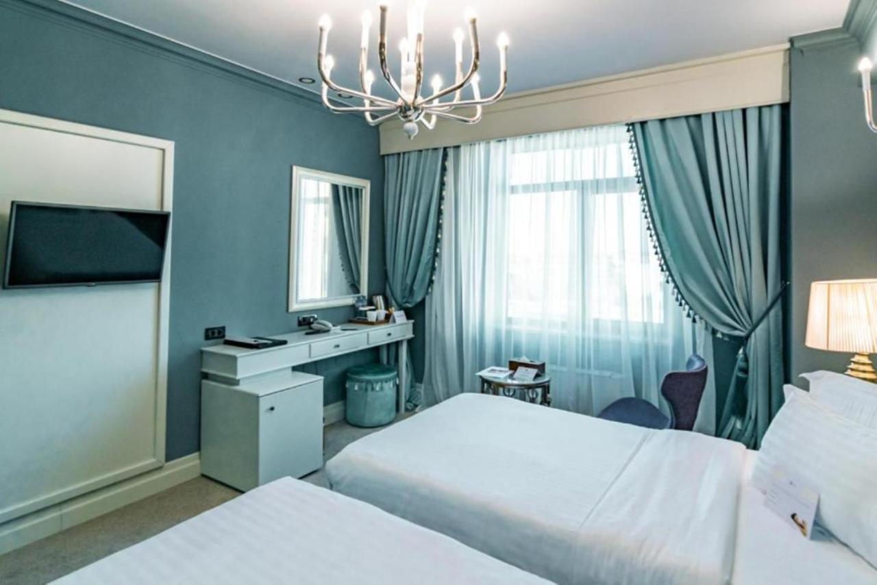 Phoenicia Grand מלון