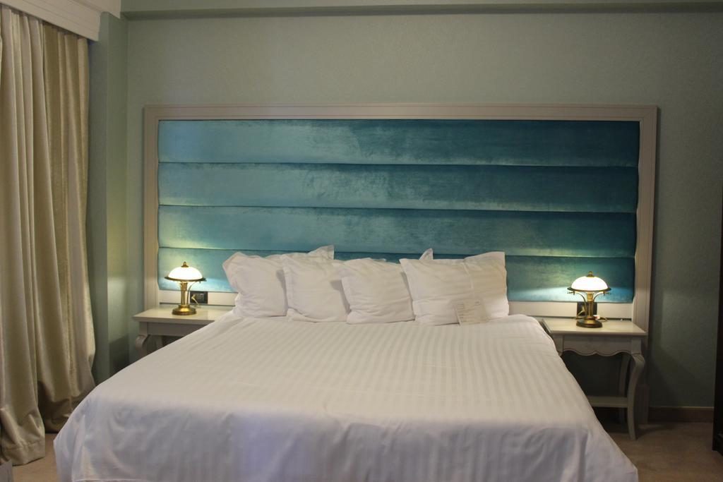 מלון Phoenicia Grand 4*