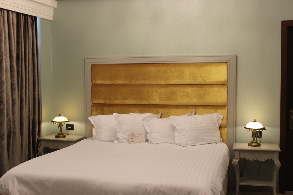 Phoenicia Grand
