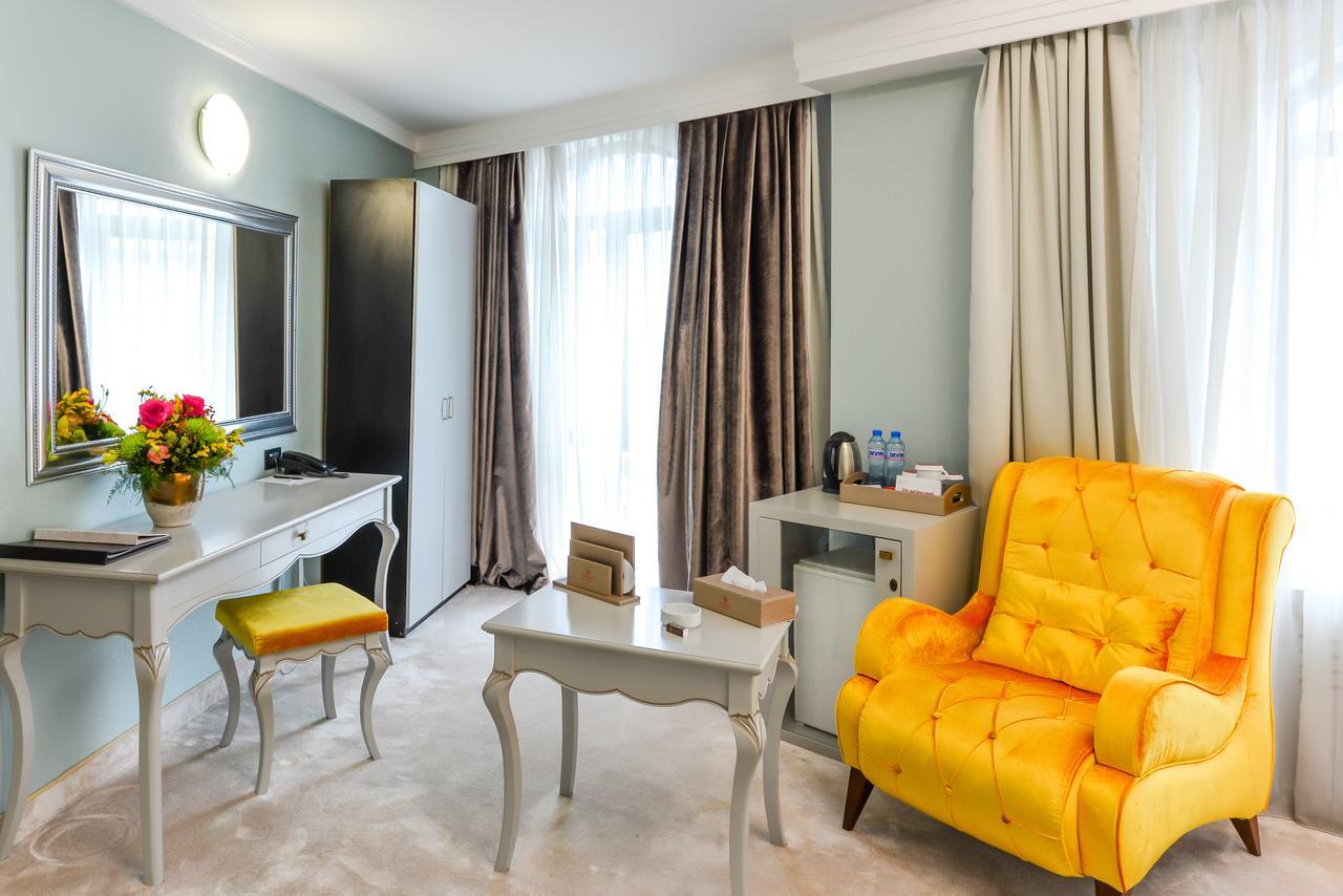 Phoenicia Grand מלון