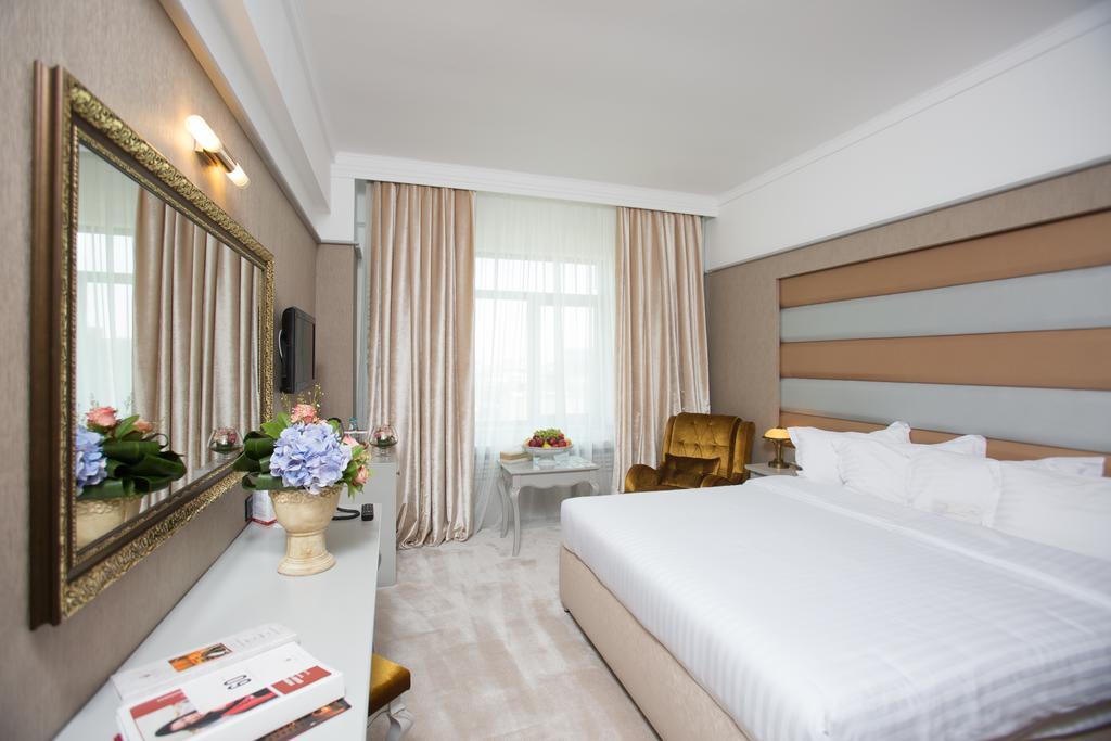 Phoenicia Gry Hotel